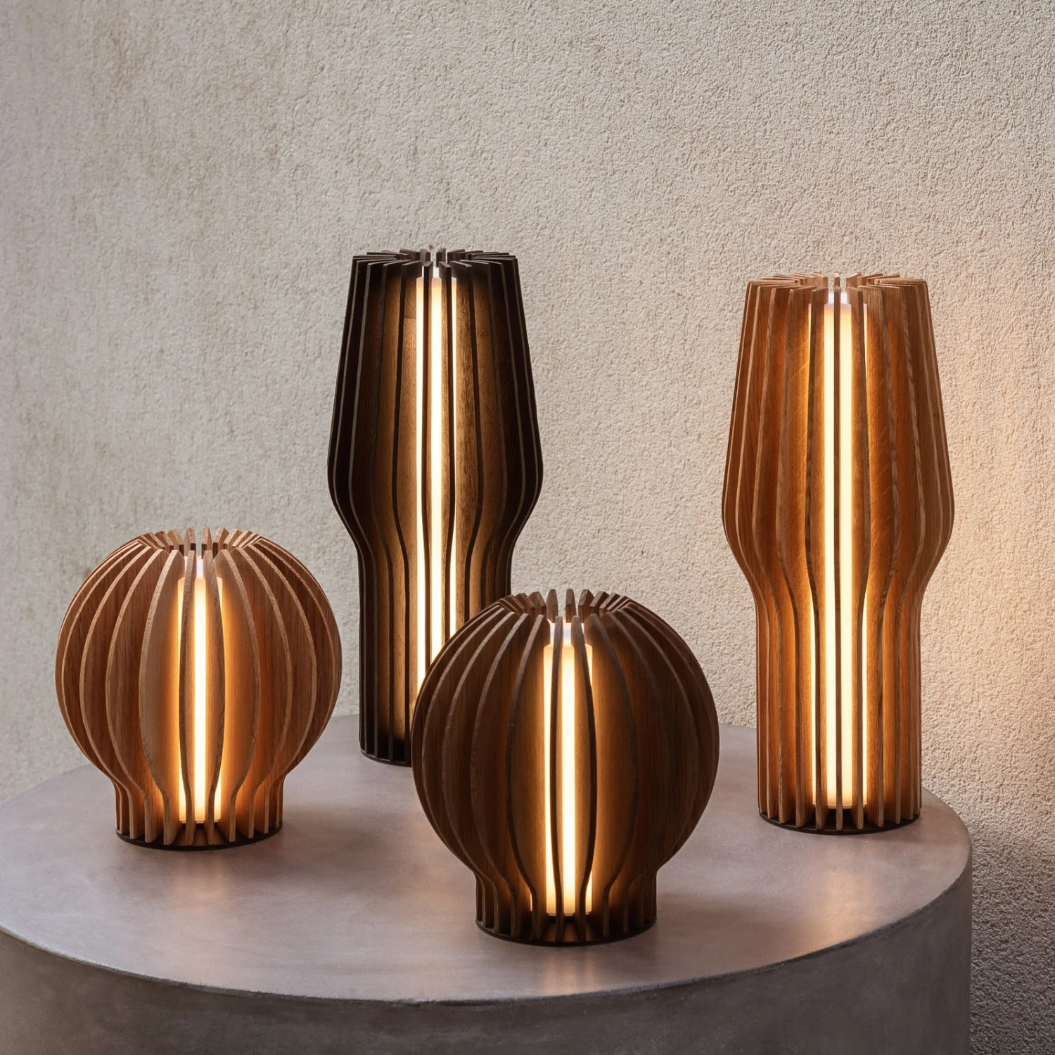 EVA Solo Radiant Lampe Batterie LED Large Foncée 4 EVA Solo Radiant Lampe Batterie LED Large Foncée – Image 4