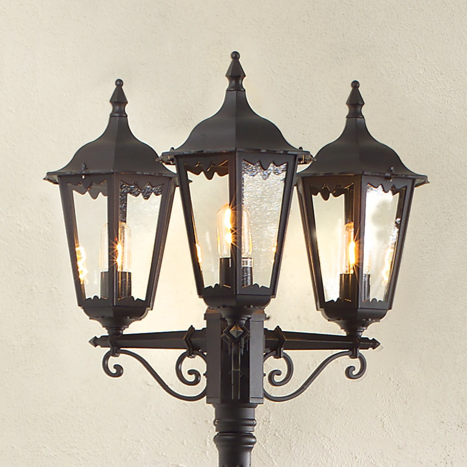 Konstsmide Lampe Pour Mât Firenze à 3 Lampe, Noire 2 Konstsmide Lampe Pour Mât Firenze à 3 Lampe, Noire – Image 2