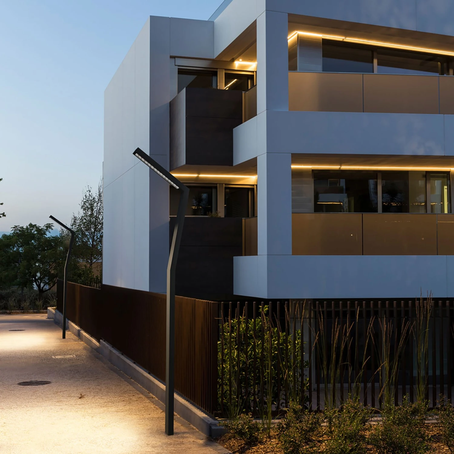 LEDS-C4 Zigzag Lampe Pour Mât LED, 3 000 K, 365 cm 2 LEDS-C4 Zigzag Lampe Pour Mât LED, 3 000 K, 365 cm – Image 2