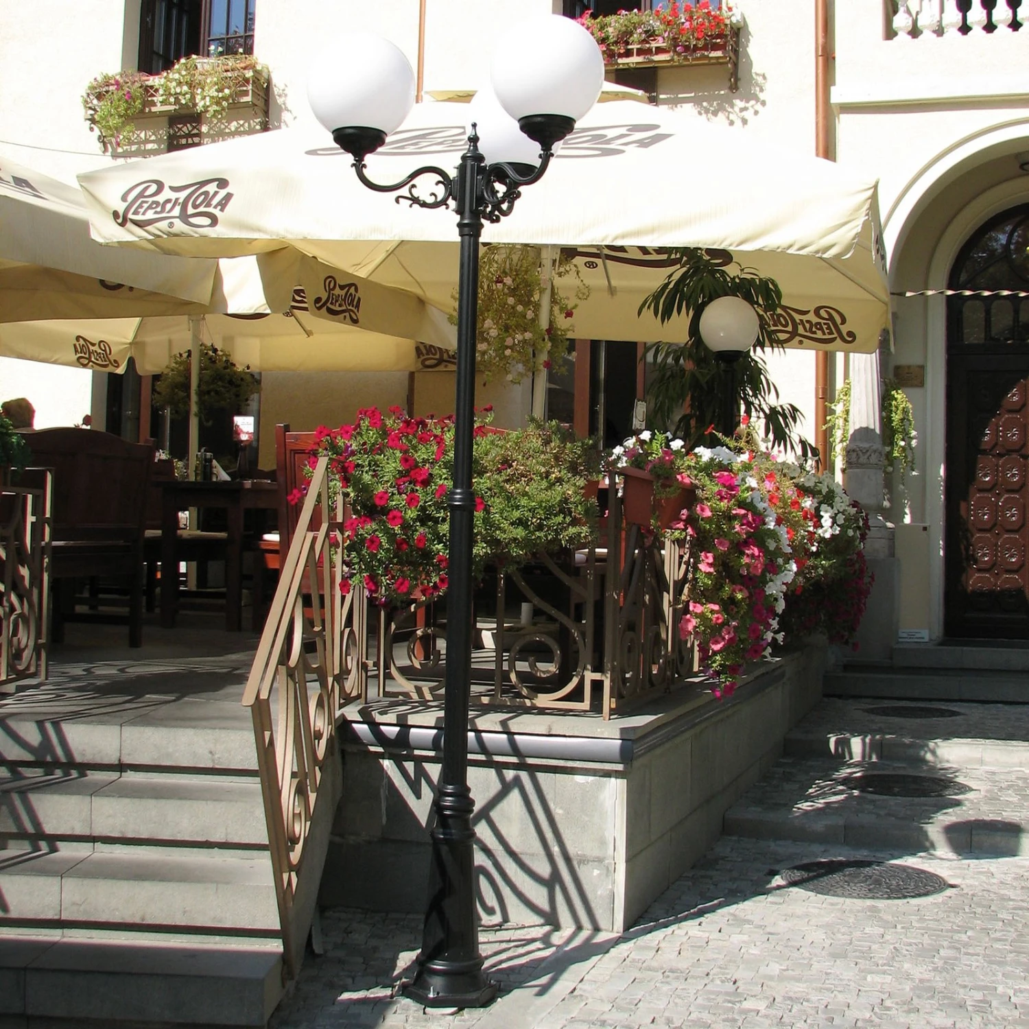 Lampadaire D’extérieur 1144, 3 Lampes, Noir/blanc 1 Lampadaire D’extérieur 1144, 3 Lampes, Noir/blanc