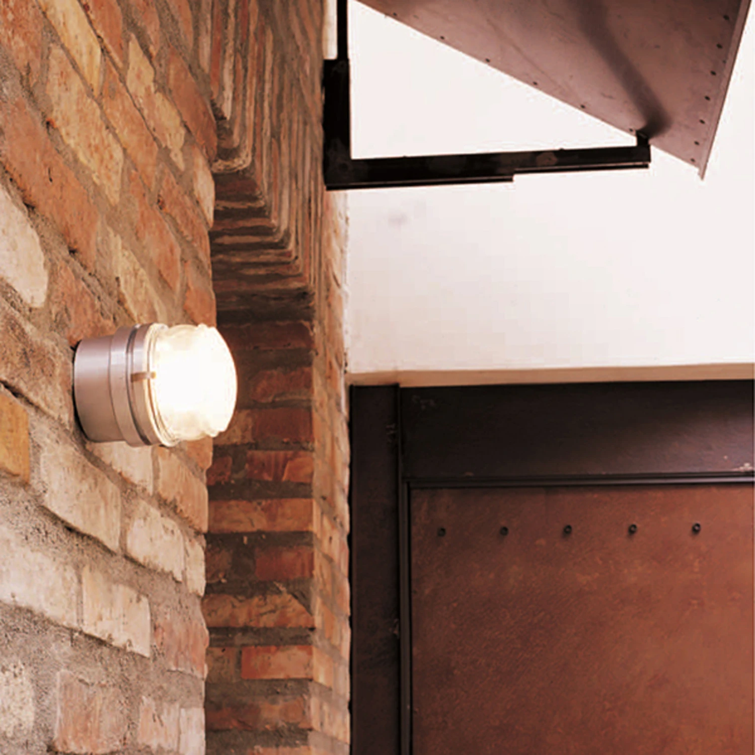 Applique Fresnel à Lentille En Verre IP44 Grise 2 Applique Fresnel à Lentille En Verre IP44 Grise – Image 2