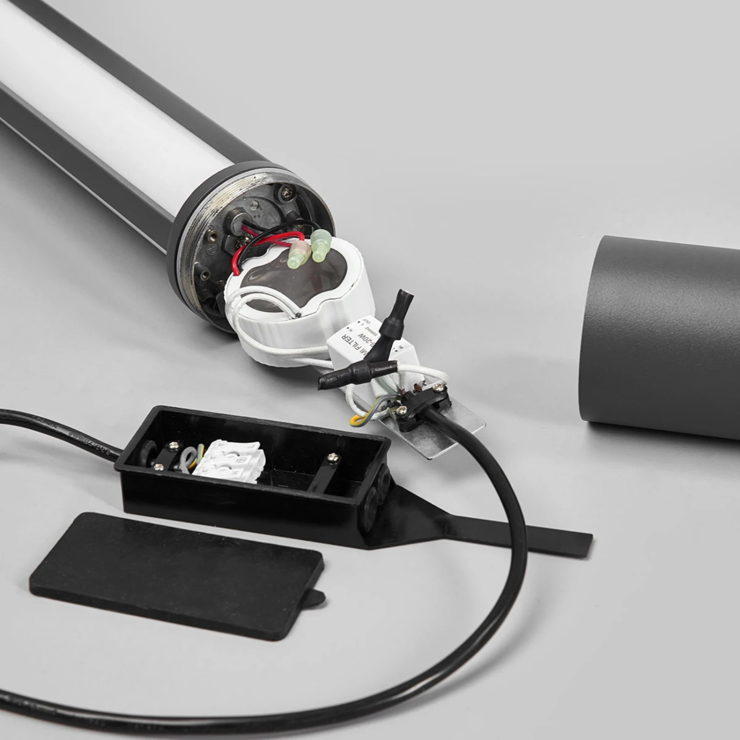 Lucande Lampadaire D'extérieur LED Sidny élancé Et Moderne 9 Lucande Lampadaire D'extérieur LED Sidny élancé Et Moderne – Image 9